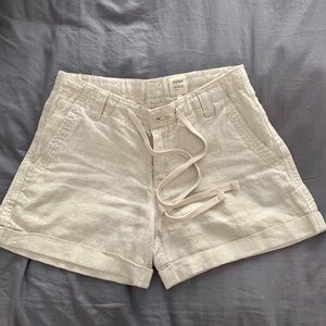 Dylan metallic silver linen cuffed shorts - size 4